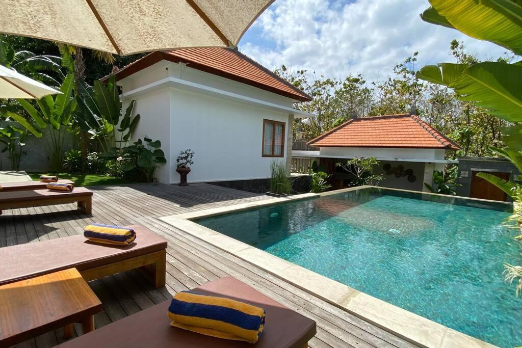 Nau Nusa Villa Batununggul Exterior foto